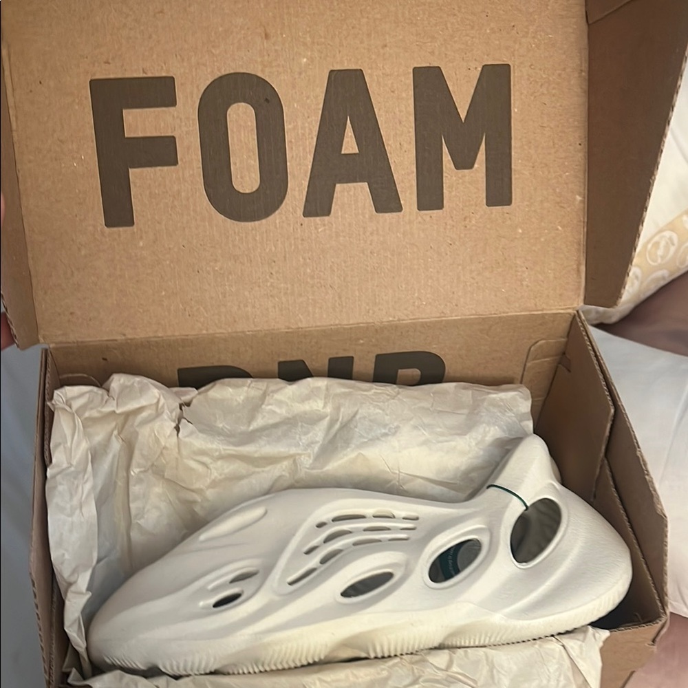 Stylish Foam Sneakers size 5 in men